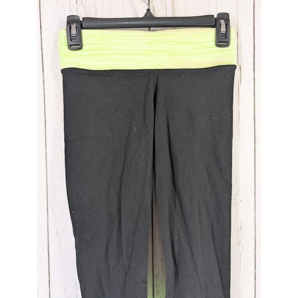 Victoria's Secret Love Pink Yoga Size XS Black And Green Crop Active Leggings - Picture 3 of 7